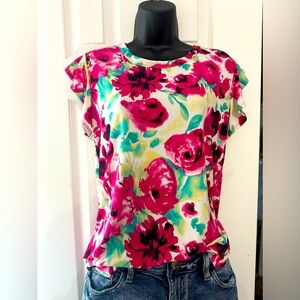 Gorgeous floral tshirt by Heimish size small new